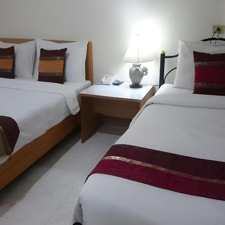 Central Place Hotel Районг Экстерьер фото