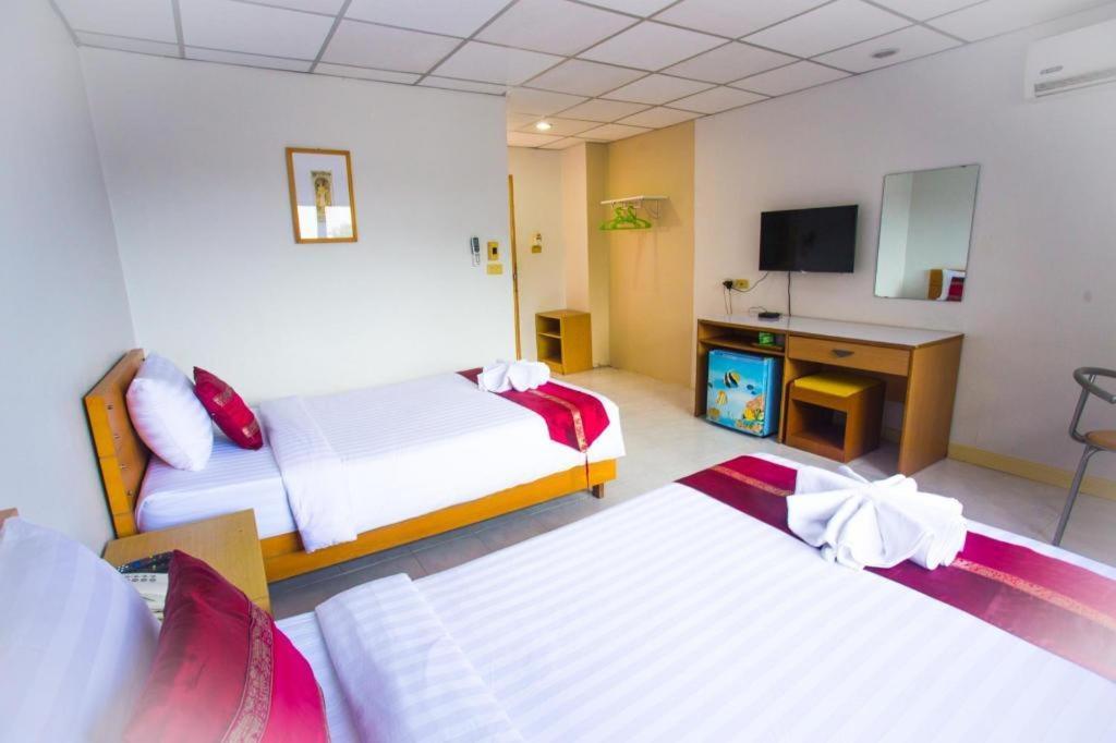 Central Place Hotel Районг Экстерьер фото