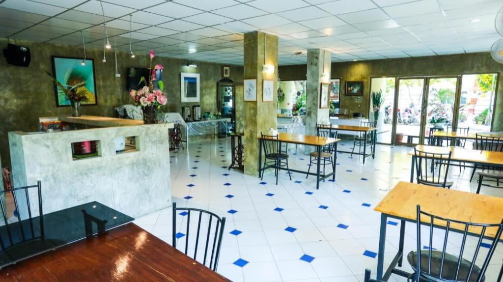Central Place Hotel Районг Экстерьер фото