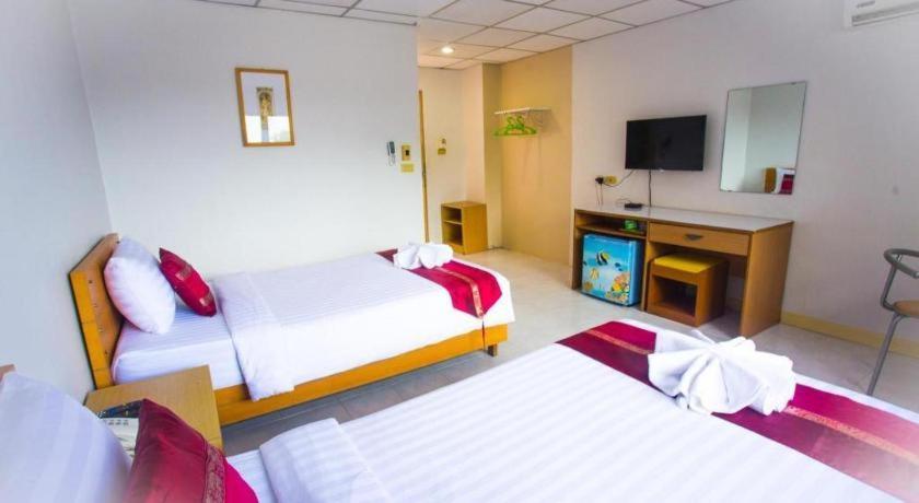 Central Place Hotel Районг Экстерьер фото