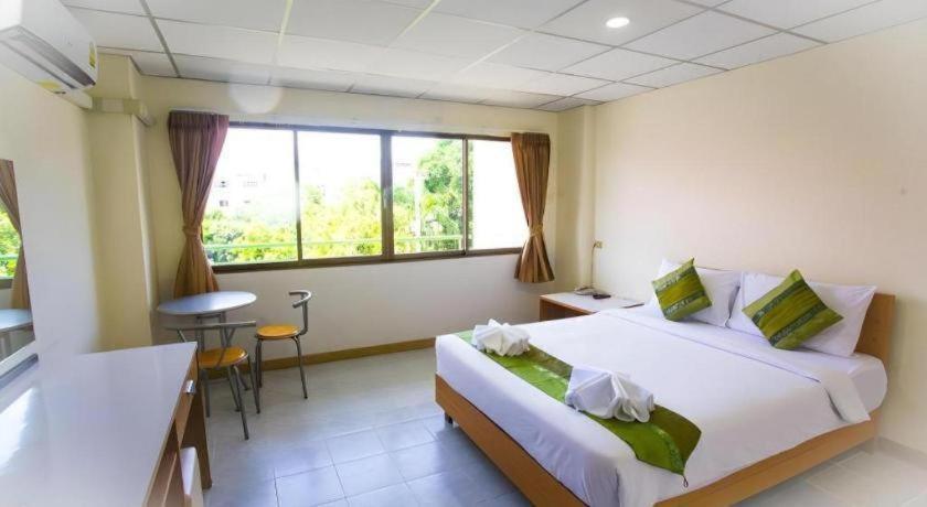Central Place Hotel Районг Экстерьер фото